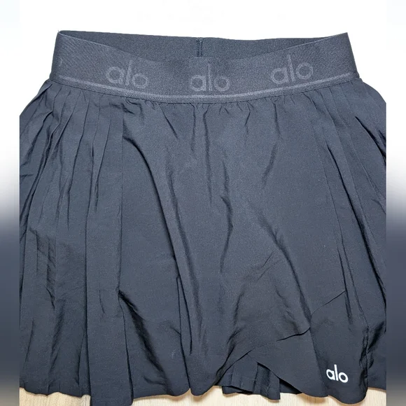 Alo Aces Sport Skort In Black - Picture 8 of 13